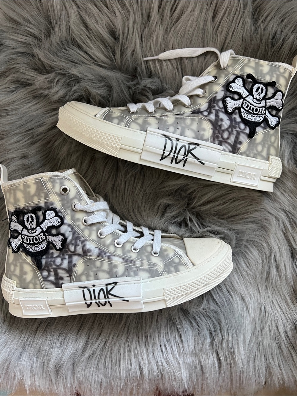 EUC Fashion White and Gray High-Top Sneakers with Black Skull Patch sz 9/39